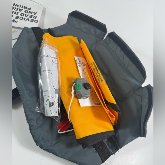 West marine inflatable PFD vest.  model 3045m - Picture 2 of 8